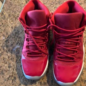 Jordan 11 retro 7y = 8.5 women’s but they fit like an 8